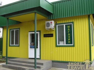 Магазин и проходная кондитерской фабрики в одном здании