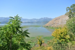 Вид с острова Враньина на Скадарское озеро