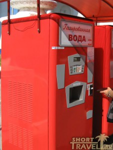 Автомат с газировкой сдачи не дает!