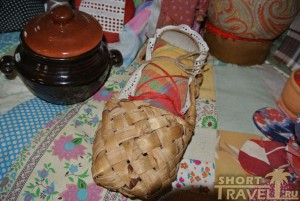 Куклу младенца в лапте за две недели до родов мама укладывала в люльку