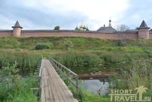 Деревянный мостик через реку Каменку