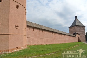 Стены вызывают уважение, но гулять по ним нельзя