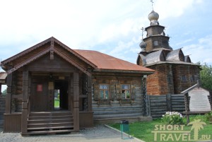 Вход в музей деревянного зодчества